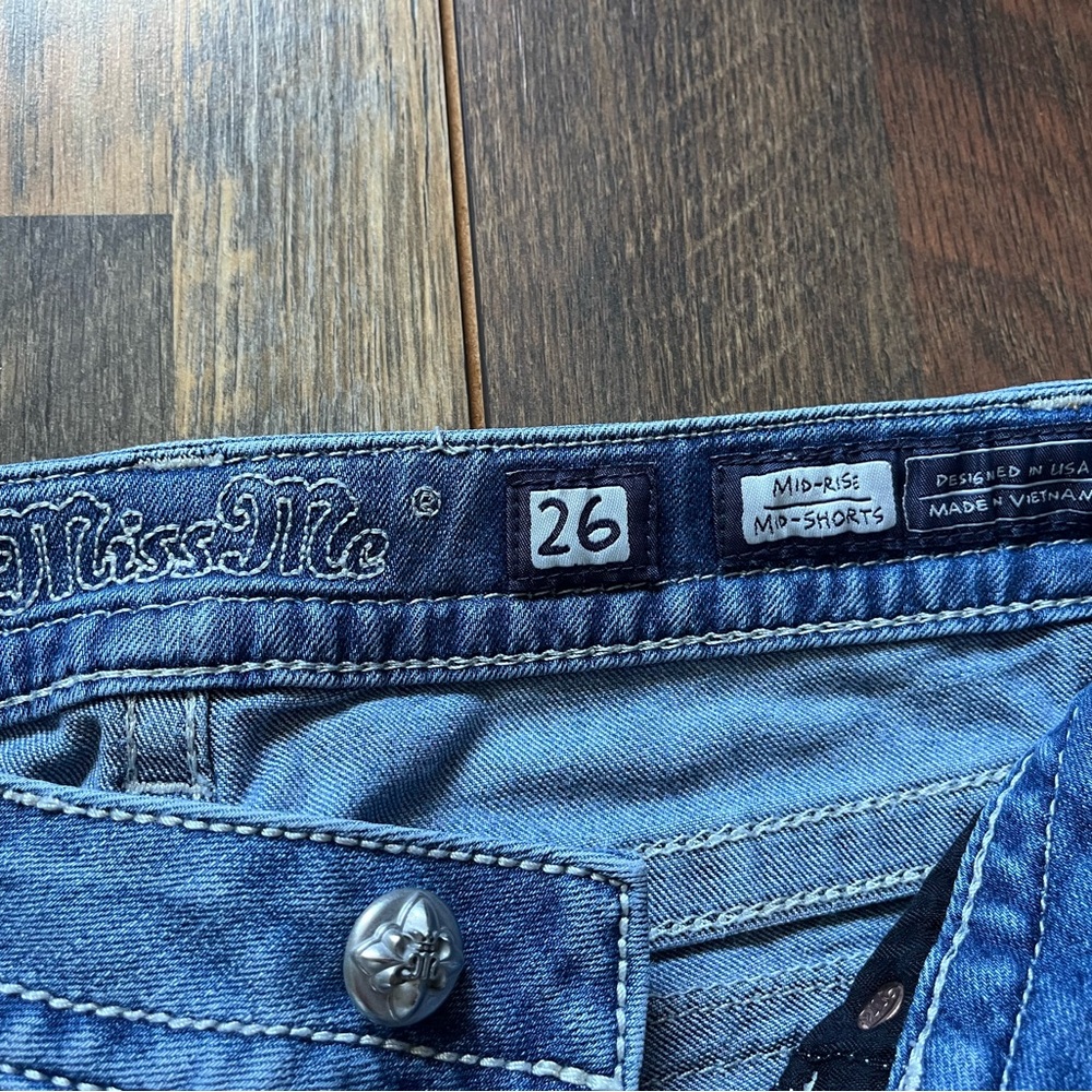 Miss Me Mid-Rise Denim Shorts - Picture 4 of 8